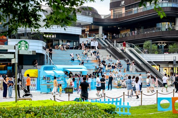 无忧配 快来，迪士尼在上海开了个夏日奇趣乐园！有露天电影，还有主题泳池