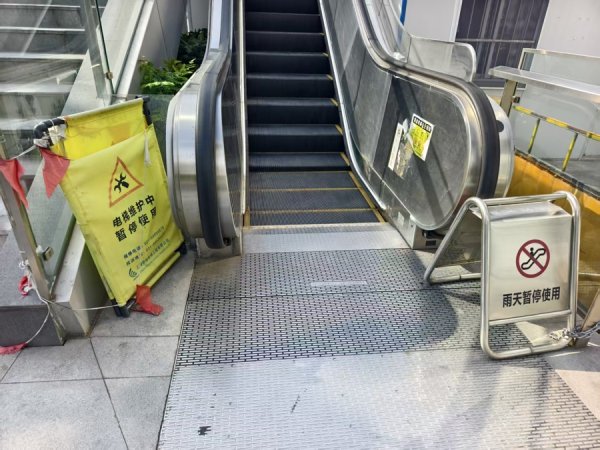 盛康优配 夏令热线｜颛桥站外的天桥电梯为何“像个摆设”？